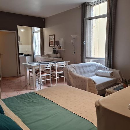 Le Prieure - Studios Jusqu'A 4 Personnes Villeneuve-lès-Béziers Zewnętrze zdjęcie